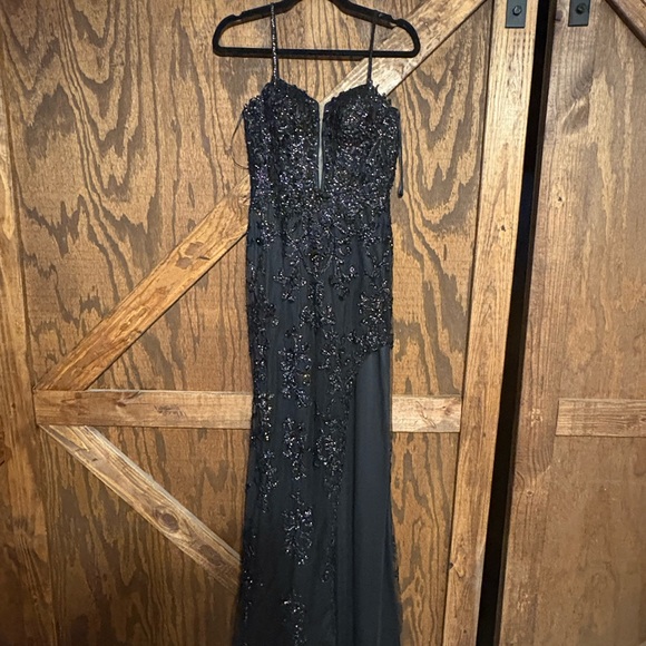 Black Sleeveless Spaghetti Strap Bodycon Gown - Picture 4 of 6